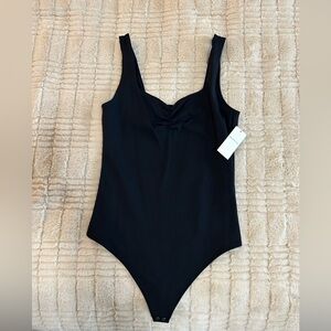 New Women's 
Seamless Fabric Sweetheart Bodysuit
Color: BLACK
Size: M